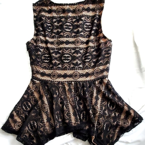 BCBG MAXAZRIA BLACK LACE CIRCLE PEPLUM SLVLS TOP - Picture 5 of 7